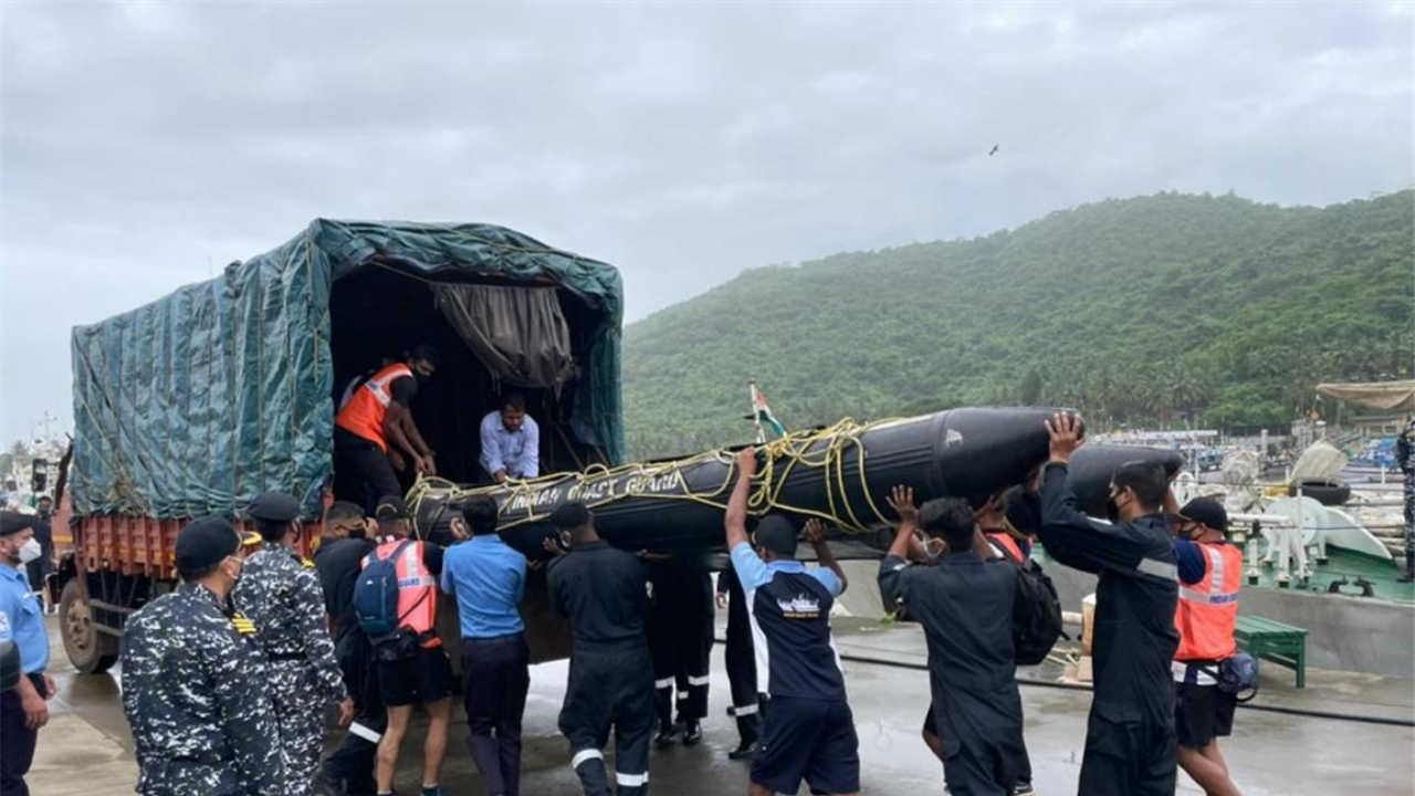 Maharashtra: More than 100 dead as rains trigger floods, landslides, armed forces roped in for relief ops - Vimarsana News