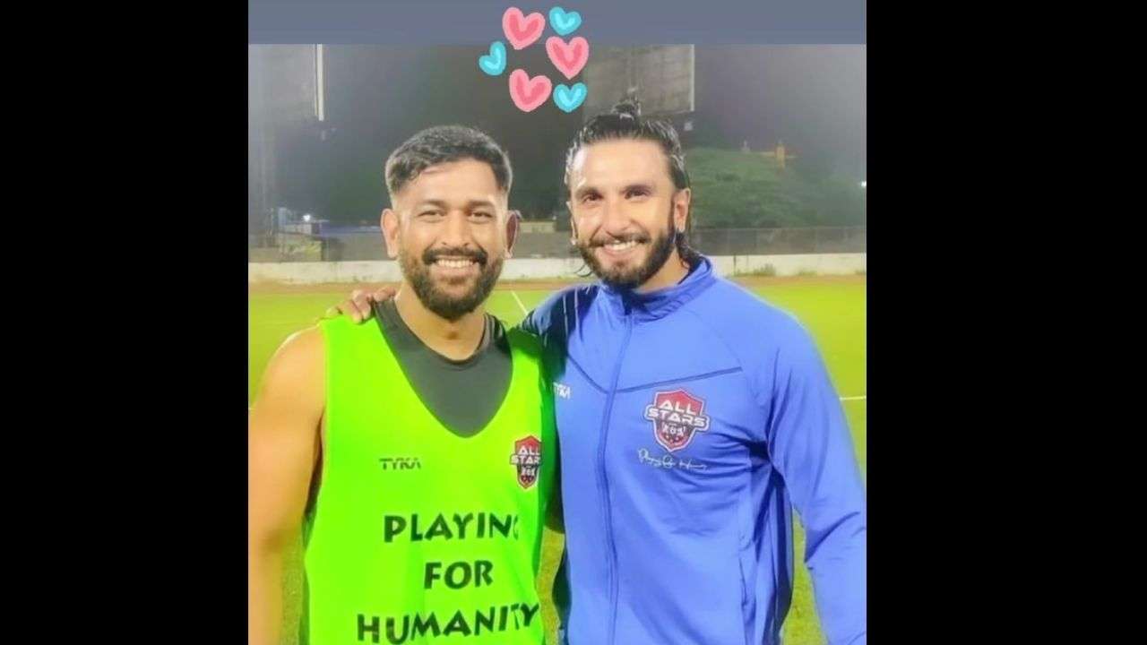 Ranveer Singh and Mahendra Singh Dhoni pose for the camera