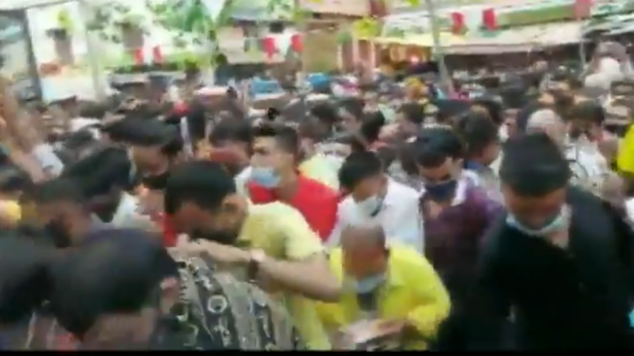Several injured, COVID norms flouted as many throng Ujjain's temple