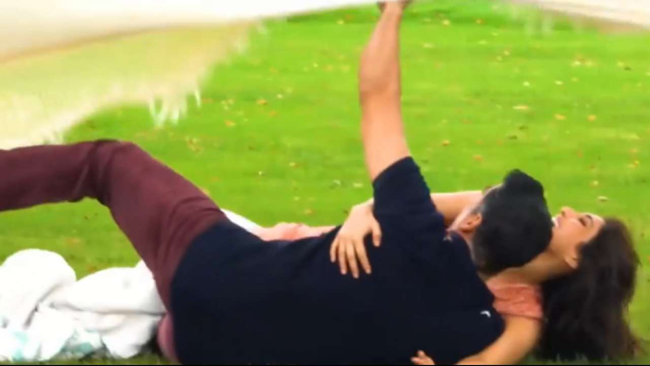 Akshaya Kumar Xnxx Video - BellBottom': Akshay Kumar-Vaani Kapoor crash to the ground in hilarious BTS  video - watch