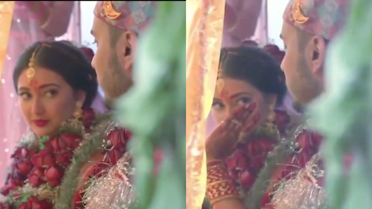 Dulha-Dulhan ki masti! Bride's THIS gesture leaves groom in splits - WATCH  viral video