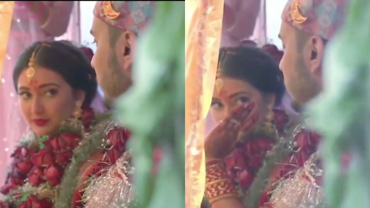 Dulha Or Dulhan Ka Xxx - Dulha-Dulhan ki masti! Bride's THIS gesture leaves groom in splits - WATCH  viral video