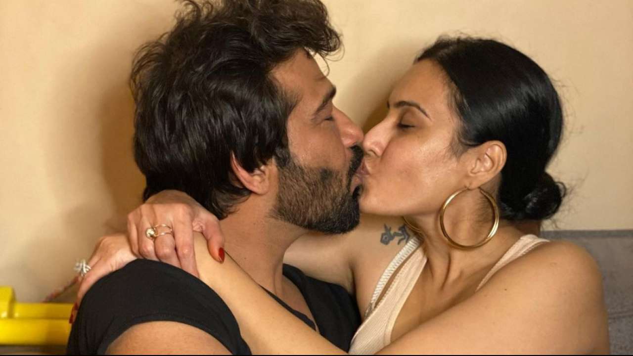 1280px x 720px - Bigg Boss 7' contestant Kamya Panjabi kisses husband Shalabh Dang  passionately, writes 'no filter only love'