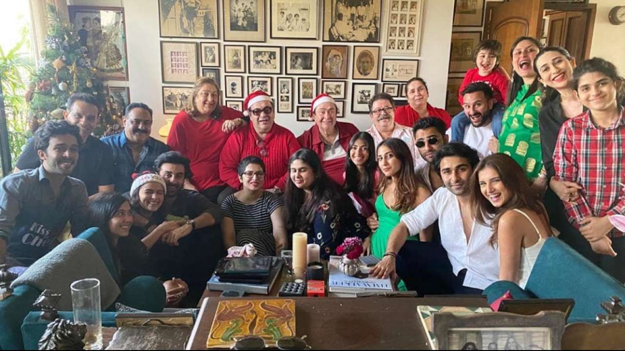 Saif Ali Khan looks happy in a photo with Ranbir Kapoor, Alia Bhatt and others