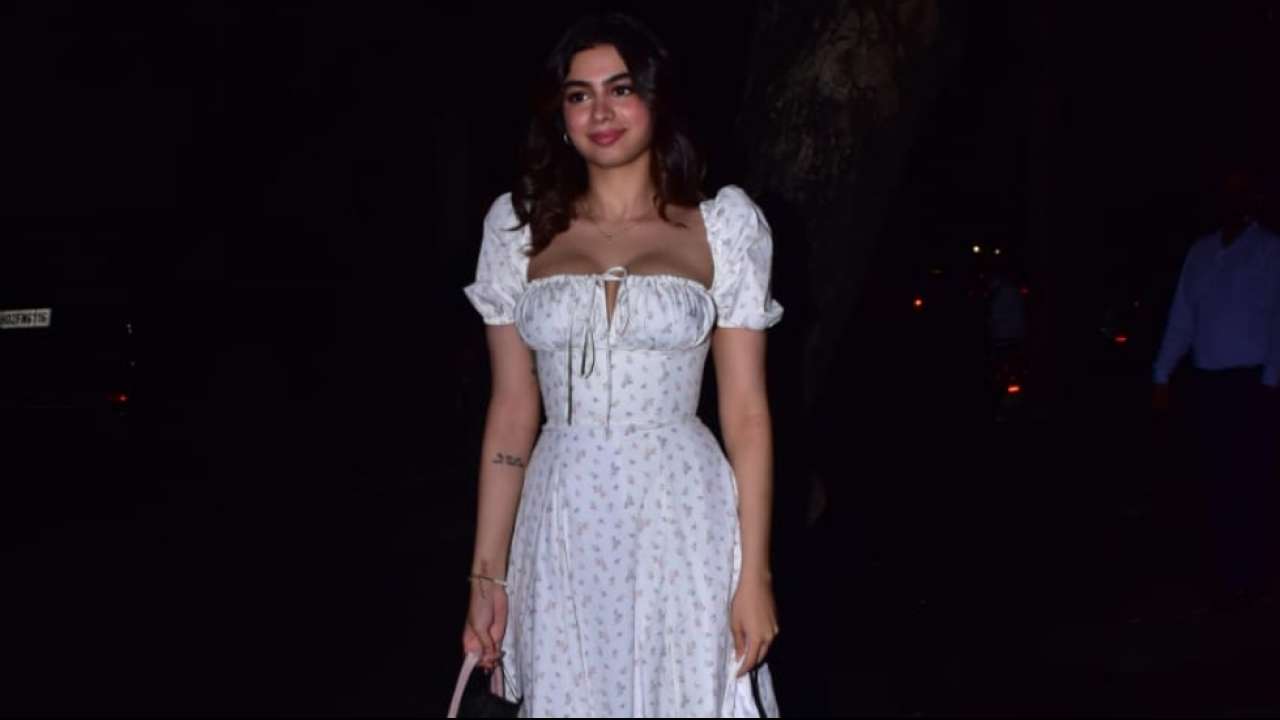 Khushi Kapoor arrives for Rhea Kapoor-Karan Boolani's wedding party