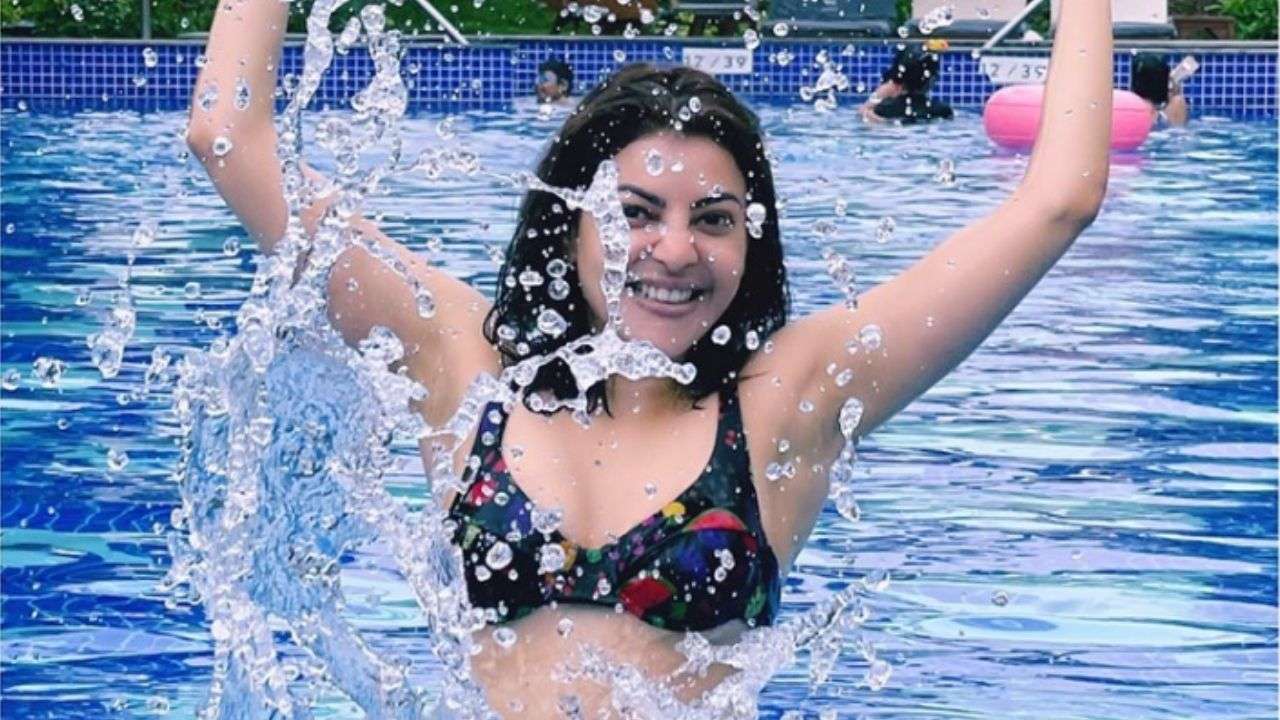 Kajal Aggarwal Nagi Sexy Video - Kajal Aggarwal treats fans with photo in hot black bikini, has fun inside  swimming pool