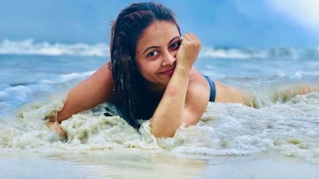 Devoleena Bhattacharjee proves she is a water baby