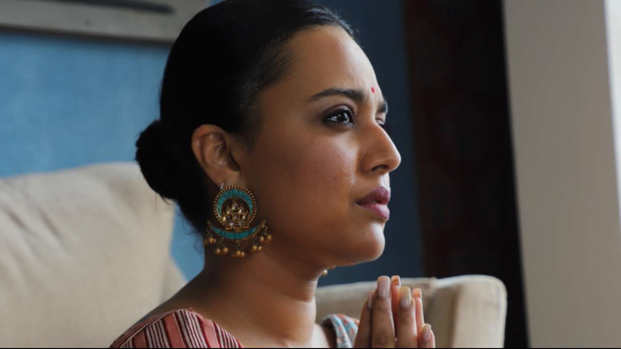 Swara Bhaskar prays