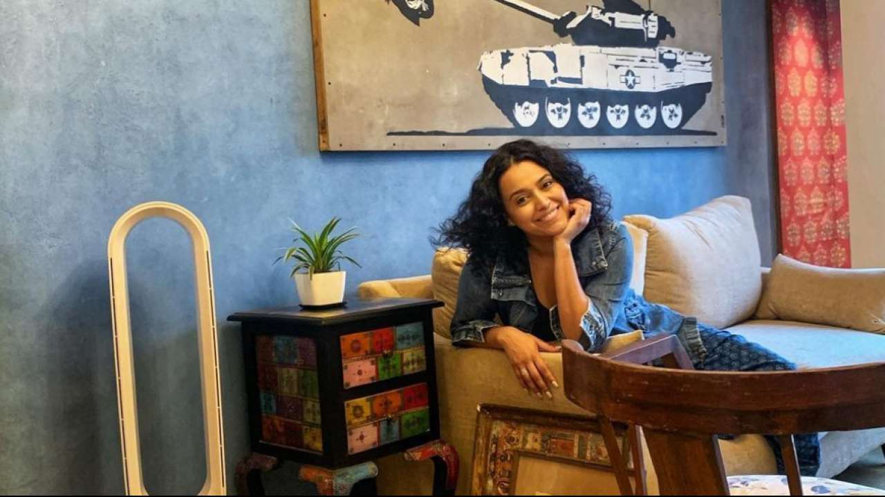 Swara Bhaskar's drawing room