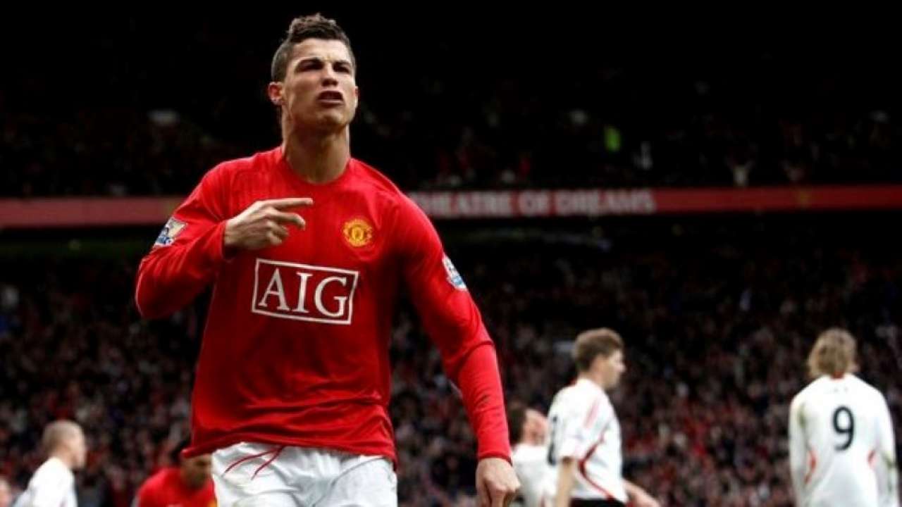 Christiano Ronaldo Returns Manchester United Photos From Old