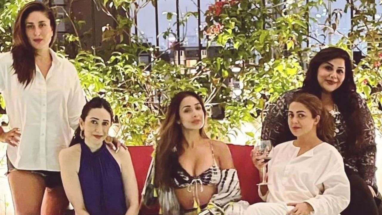 Kareena Ke Sexy Video - Kareena Kapoor stuns in white shirt, black shorts, parties with girl gang  Karisma Kapoor, Malaika Arora, Amrita Arora