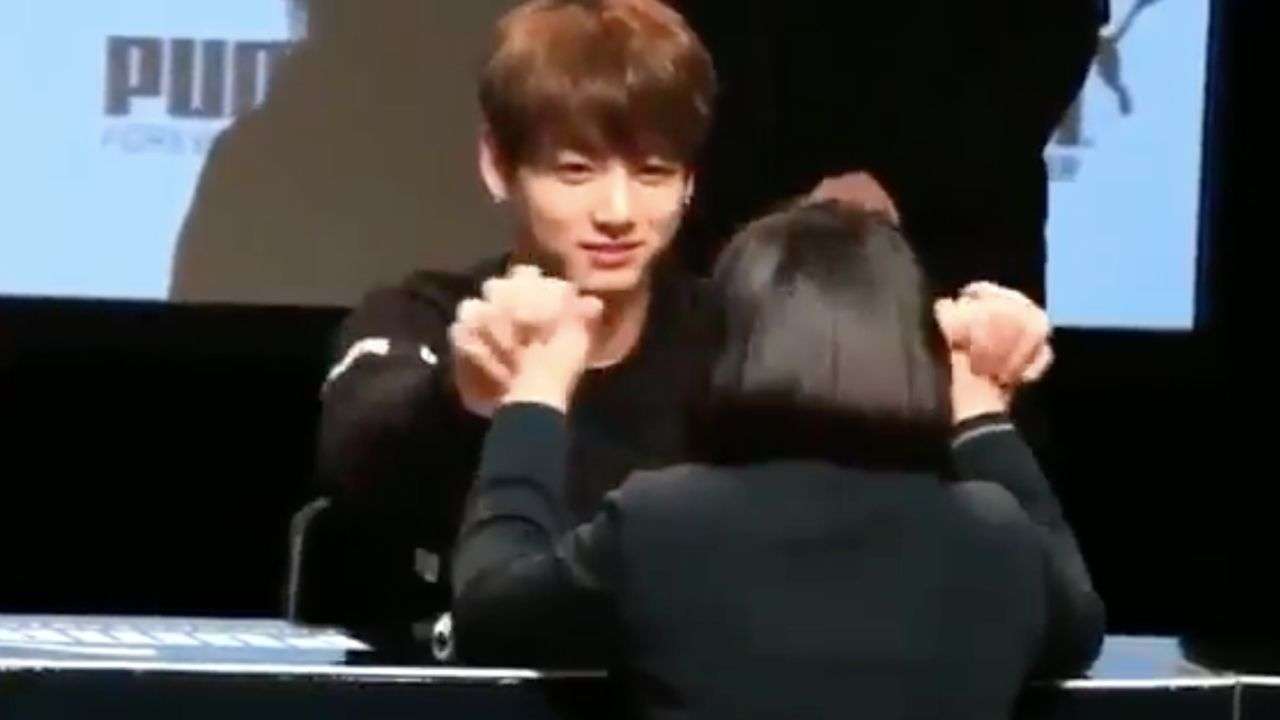 When Jungkook held a fan’s hand to calm her