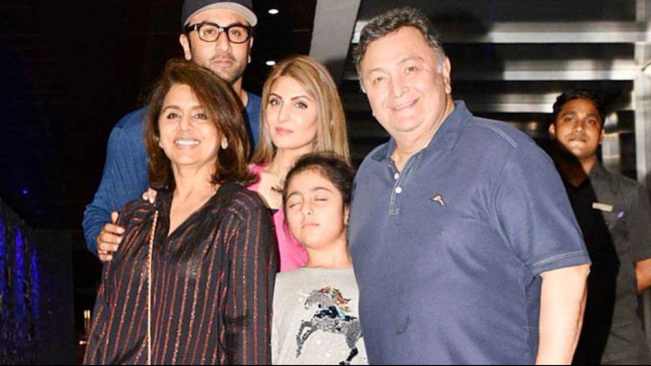 Rishi Kapoor with Neetu and his kids