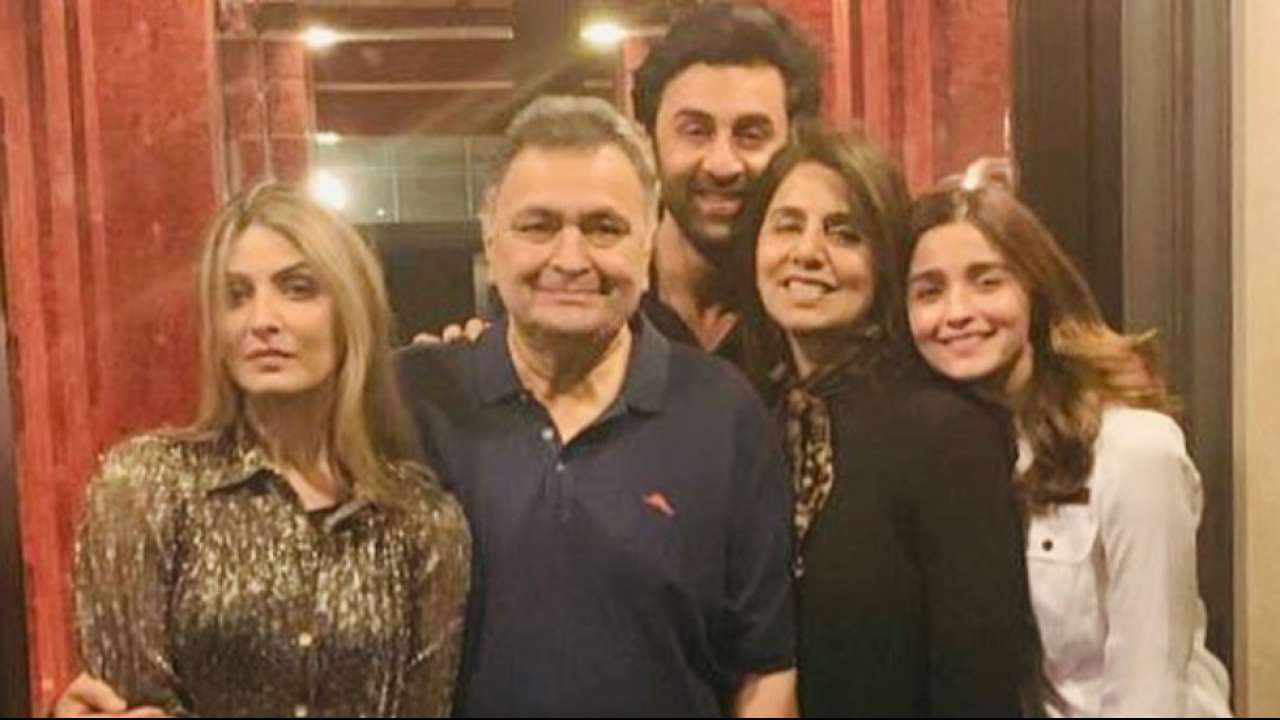 Rishi Kapoor with his kids and Alia Bhatt