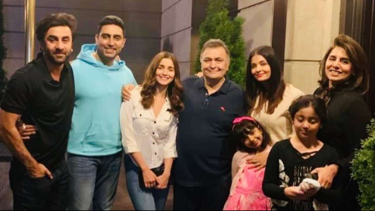 Rishi Kapoor with the Bachchan family