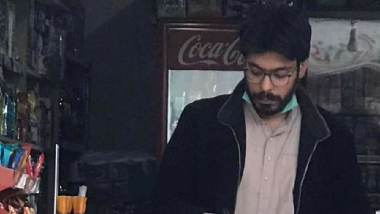 Fans spotted money heist's professor look alike in pakistan, netizens can't believe their eyes