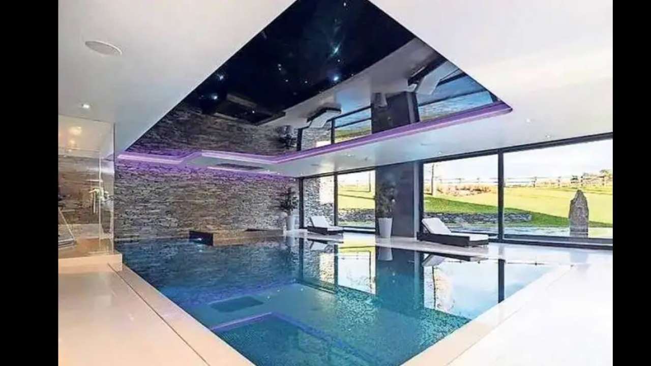 Ronaldo's mansion - Swimming pool