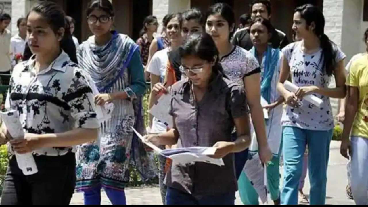 NEET UG 2021: नीट यूजी परीक्षेसाठी मार्गदर्शक सूचना जाहीर, ड्रेसकोड  संदर्भात विद्यार्थ्यांना अलर्ट - Marathi News | NEET UG 2021 exam NTA  declare important guidelines and dress ...