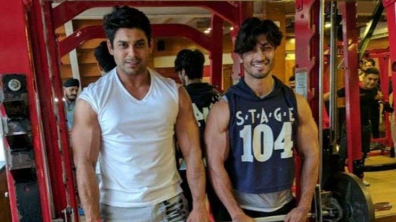 Vidyut Jammwal pays heartbreaking tribute to &#39;best friend&#39; Sidharth Shukla,  says &#39;my mom was awestruck by him&#39; - watch