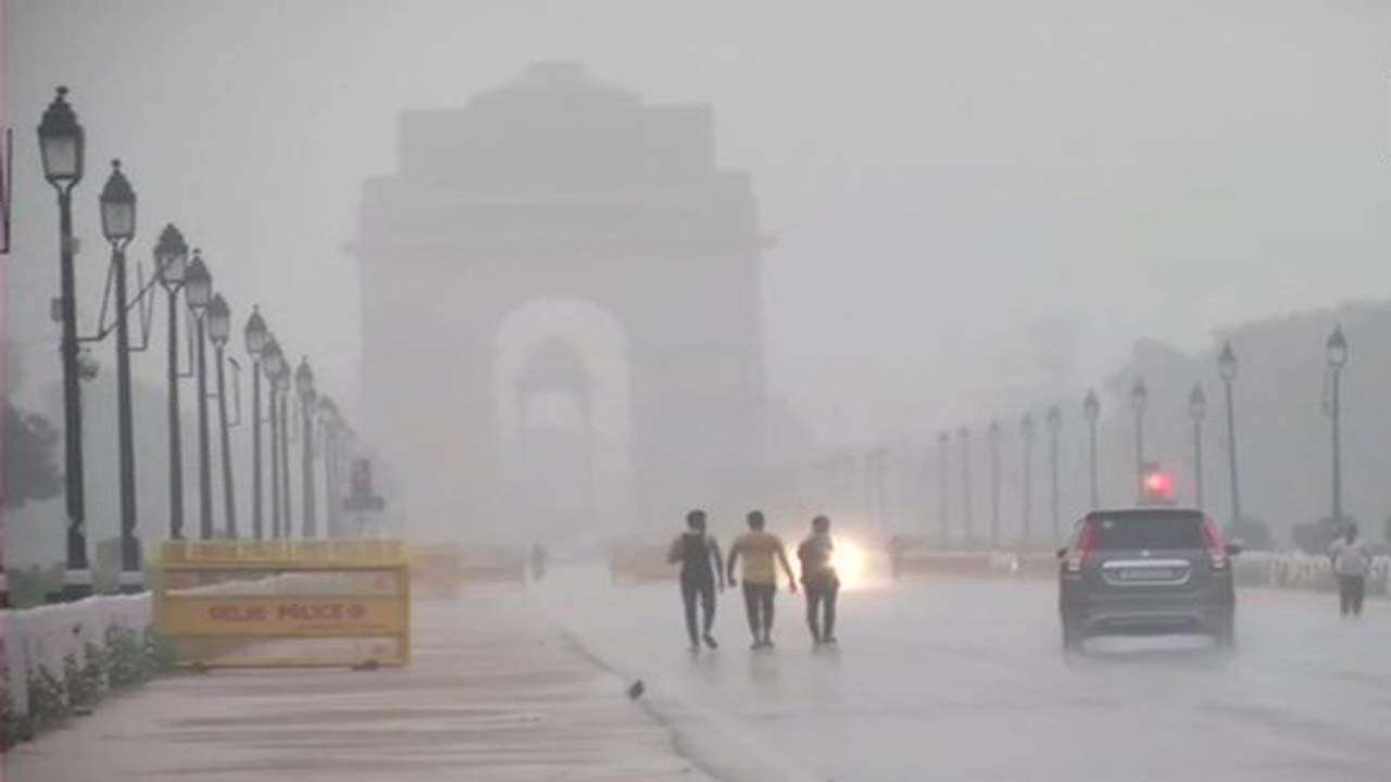 Delhi weather update IMD predicts thunderstorm with moderate to heavy