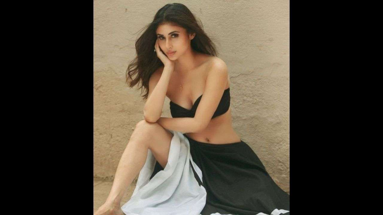 Noorin Shareef Sex Video - PHOTOS: Mouni Roy shares jaw-dropping exotic photos in black strapless bra,  skirt, calls herself 'exotic'