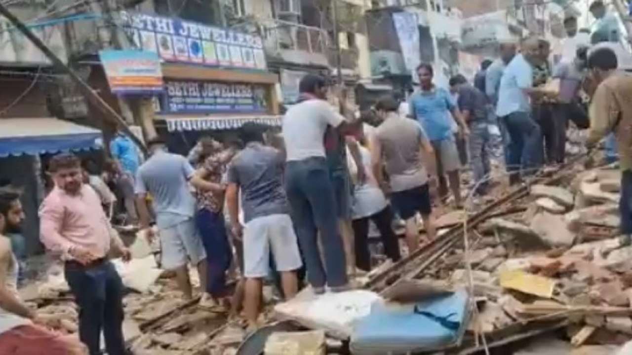 Building collapses in Delhi's Sabzi Mandi area, many feared trapped