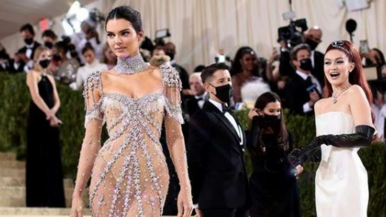 Kris Jenner Gives Emma Mom Energy For Her First Met, Met Gala 2021 With Emma  Chamberlain