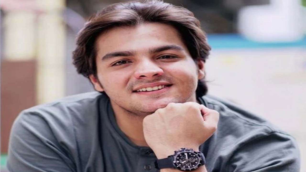 Ashish Chanchlani has net worth of USD 4 million