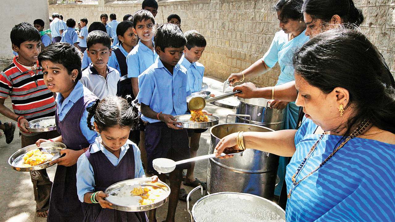 karnataka-soon-to-resume-midday-meals-for-students-as-school-to