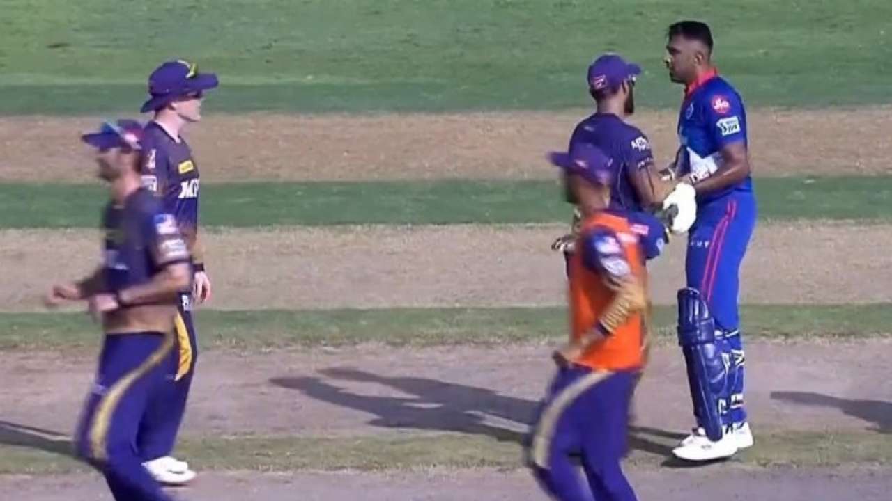 What happened between R Ashwin and Tim Southee? Netizens question after DC  player's dismissal