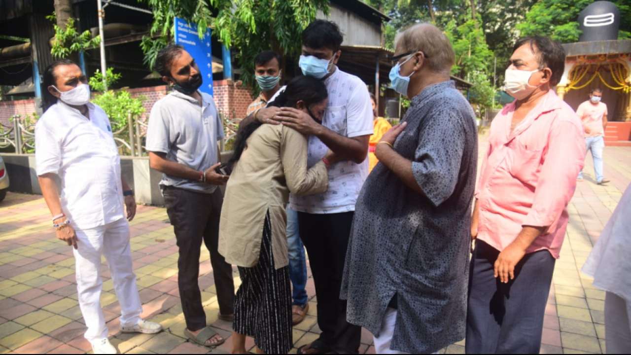 Tanuj Mahashabde arrives at last rites