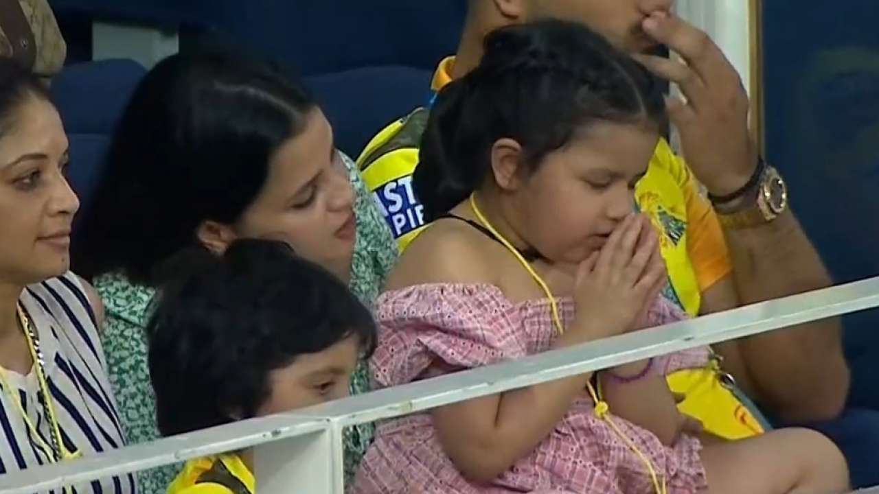 Cutest thing ever': Twitterati love seeing Ziva Dhoni praying for ...