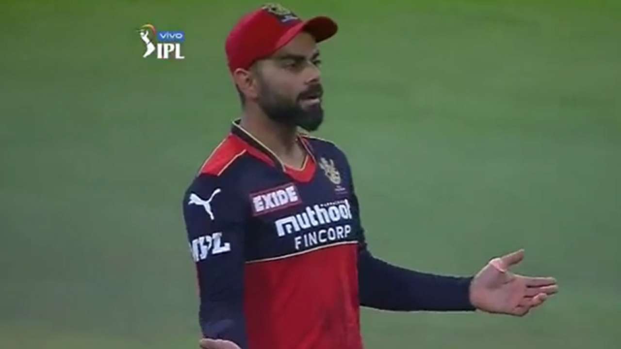 Ipl 2021 Rcb Skipper Virat Kohli Gets Angry At Mohammed Siraj For Bad Fielding Watch Viral 