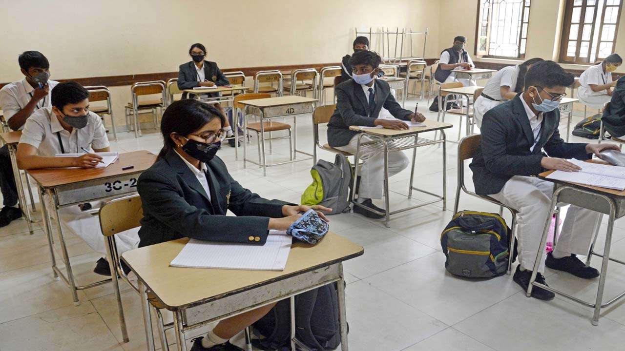 delhi-govt-to-private-schools-ensure-teachers-staff-get-at-least-one