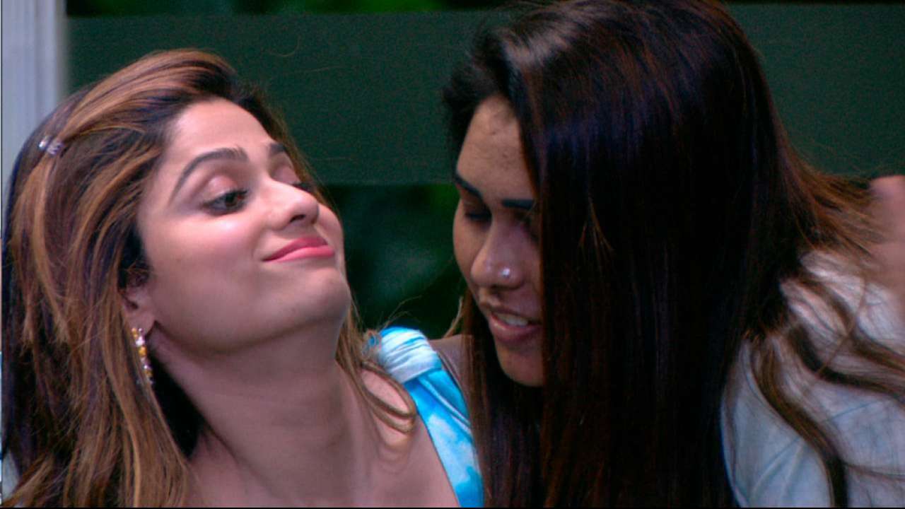 Bigg Boss 15: Shamita Shetty breaks into tears after Afsana Khan calls her  'gandi aurat' - WATCH