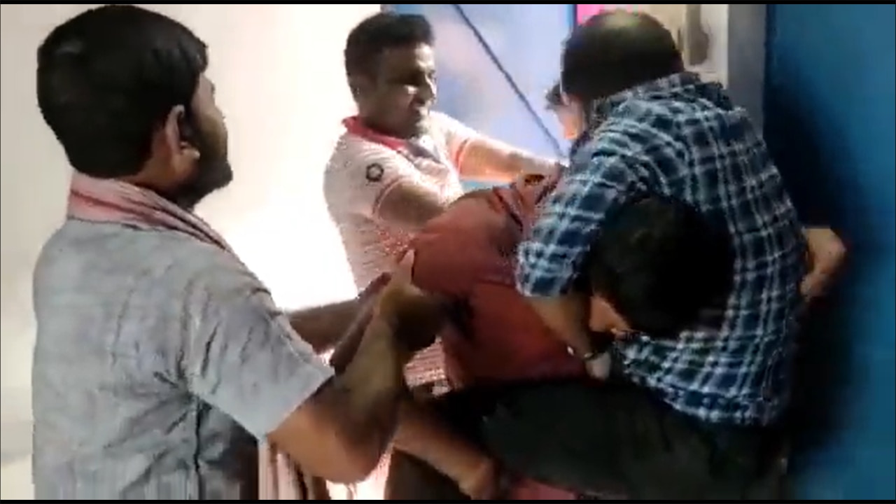 Two men fight violently over school principal's post in Bihar Two men fight violently over school principal's post in Bihar