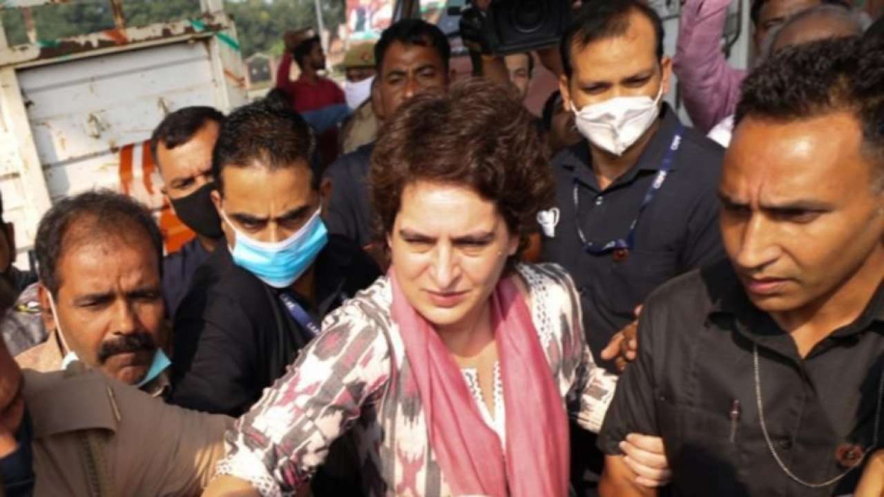 Priyanka Gandhi detained by police to stop her from travelling to Agra Priyanka Gandhi detained by police to stop her from travelling to Agra