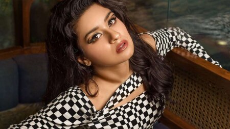 Avneet Kaur's sexy black and white dress