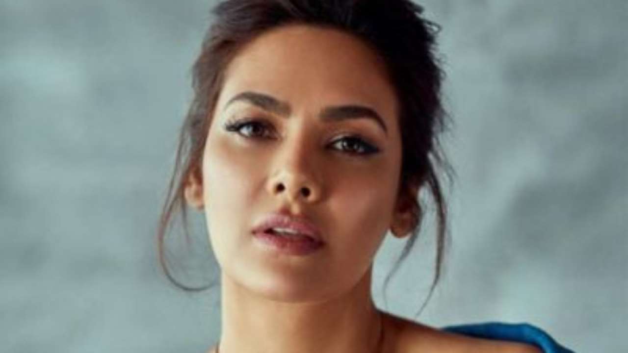 Esha Gupta says producer wanted to sleep with her; recalls casting couch experience