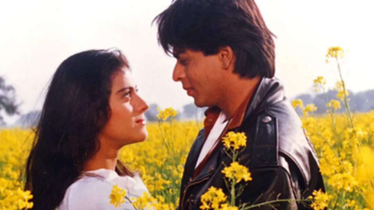 Tujhe Dekha To Ye Jaana Sanam