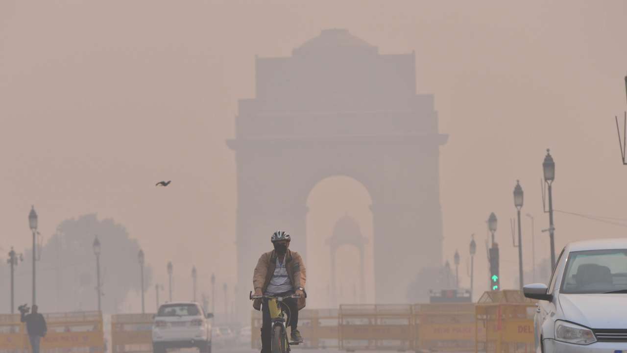 Delhi AQI dips to &#39;hazardous&#39; category after Diwali, situation likely to worsen