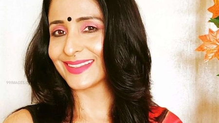 Lata Sabharwal as Sanju's Mother