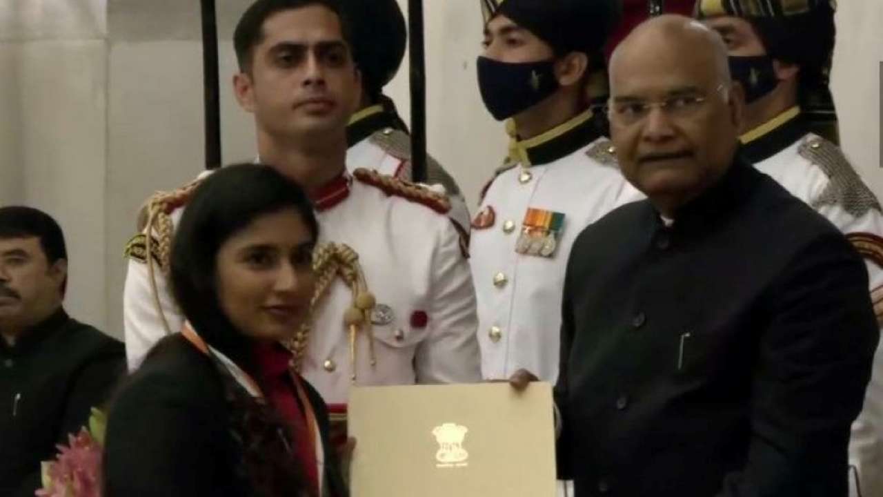 Mithali Raj, Neeraj Chopra, Sunil Chhetri among 12 athletes conferred Khel  Ratna Award - WATCH