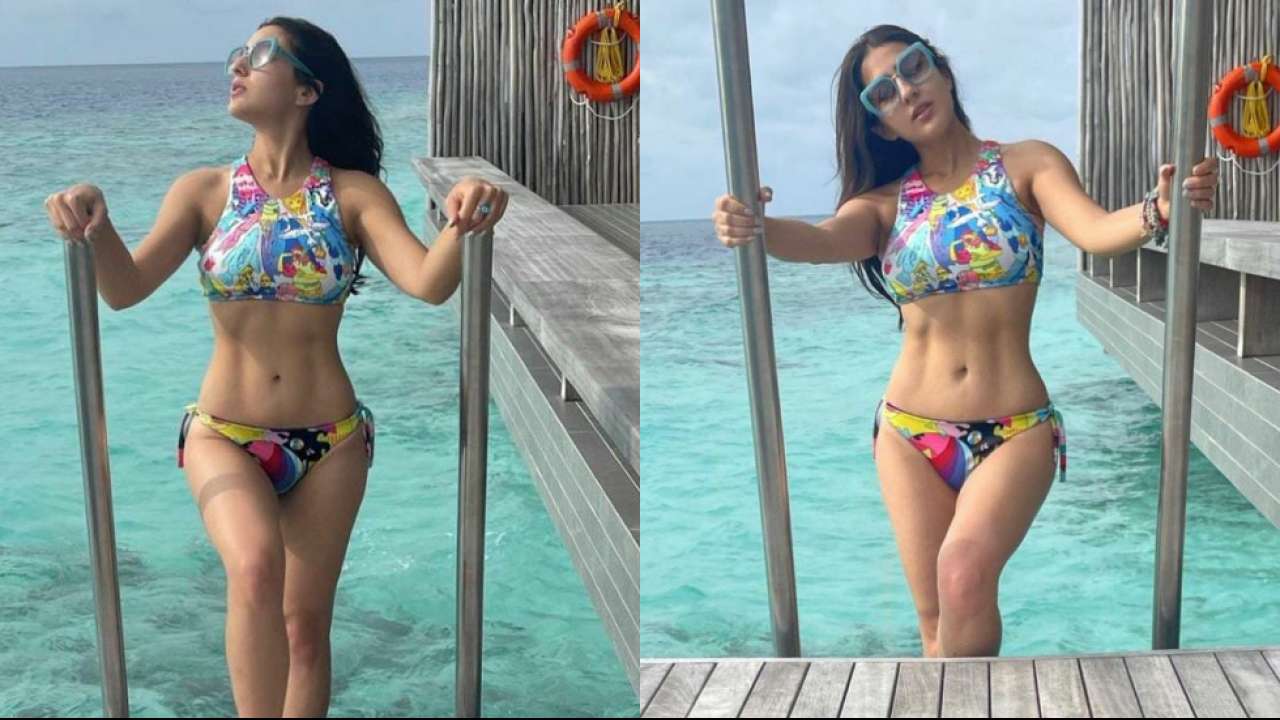 Krena Kpuoor Xxc - Sara Ali Khan raises the temperature in a bikini, drops sizzling pictures