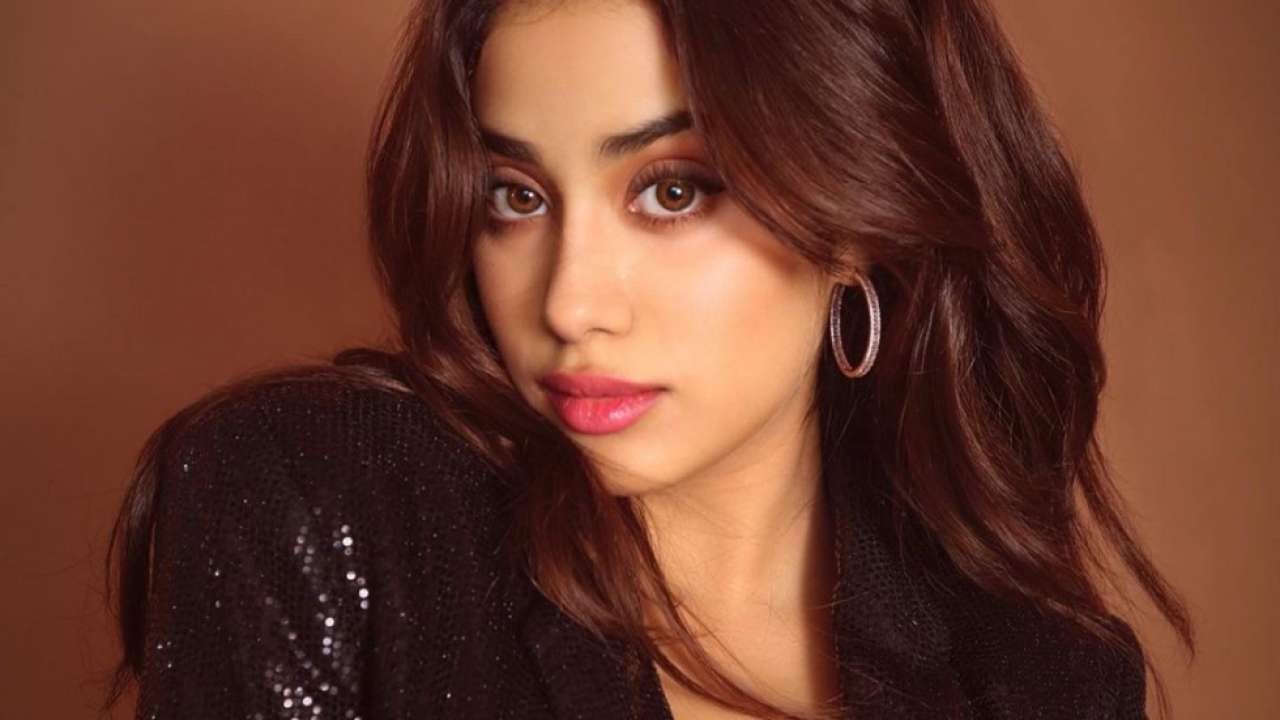 Janhvi Kapoor shares jaw-dropping pics in shimmery black power suit ...