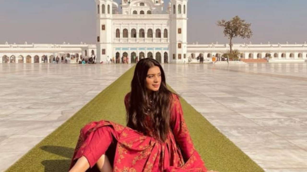 Model poses 'bare headed' in Kartarpur Gurdwara