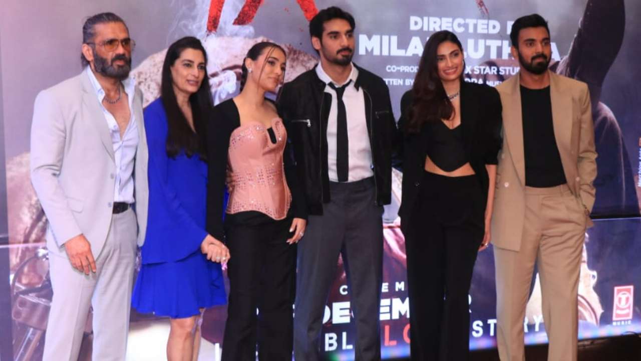 'Tadap' premiere: KL Rahul poses with Athiya and the Shetty family