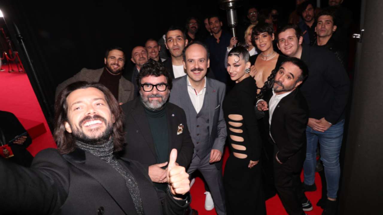 The entire cast and crew