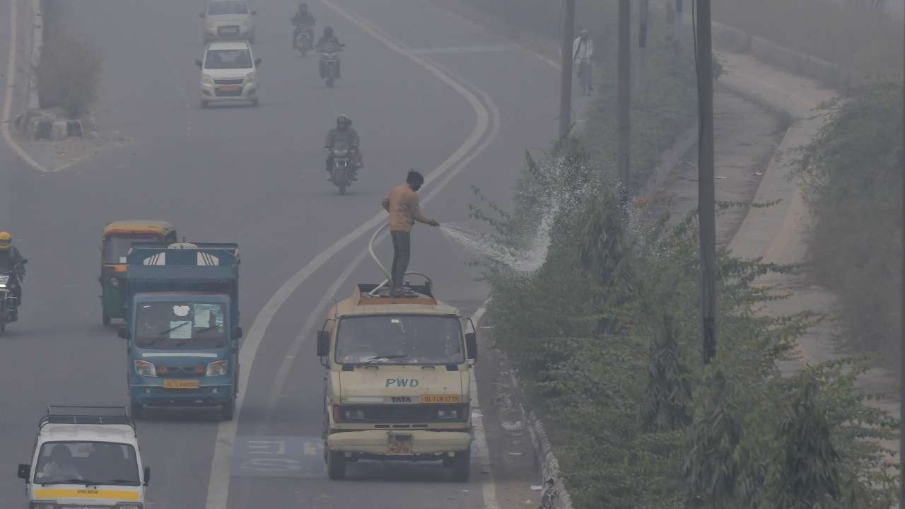 Sc pulls up delhi government for opening schools amid rising air pollution level
