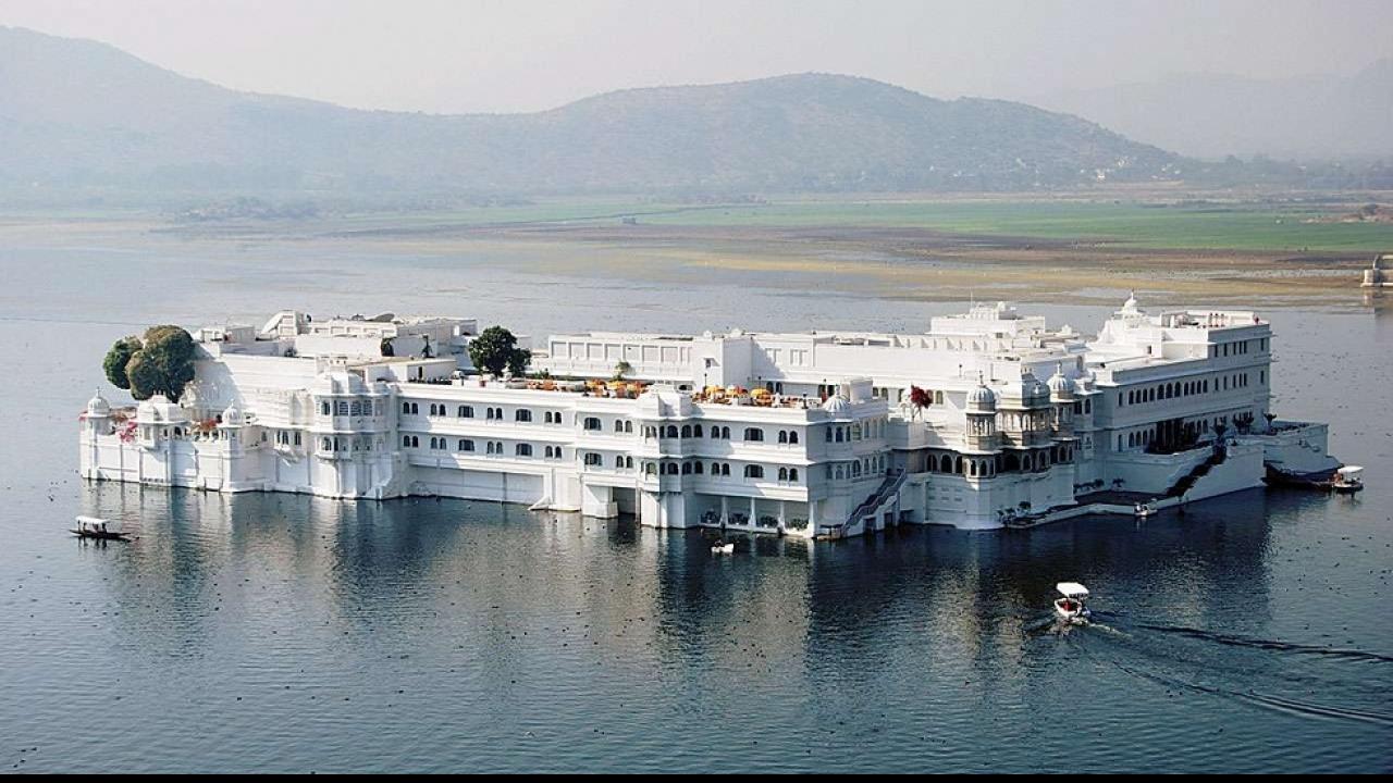 Taj Lake Palace: एक रात के खर्च में आ जाएगी गाड़ी 